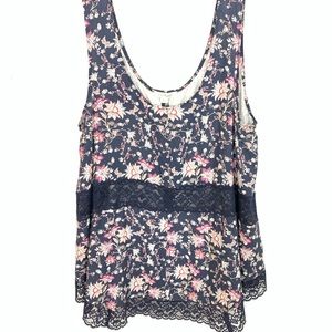 Simply Noelle NWT Pick Me Up Floral Lace Top
